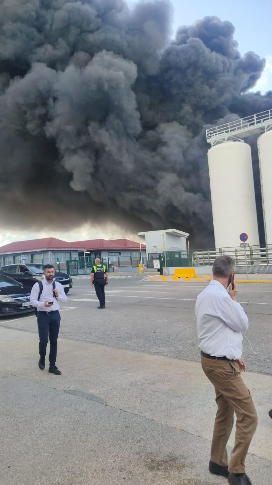 El incendio de la nave de Mercandona en Riba-roja, en imágenes