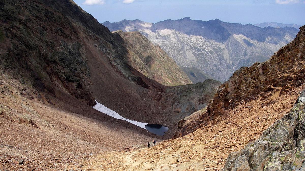 Ascensión a la Pica d'Estats, una de las montañas que forman parte del reto de la FEEC.