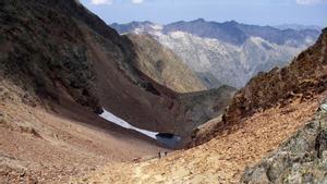 Ascensión a la Pica dEstats, una de las montañas que forman parte del reto de la FEEC.