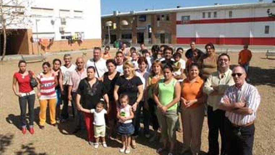 Vecinos de Suerte de Saavedra impiden la obra del centro social para salvar `su´ parque