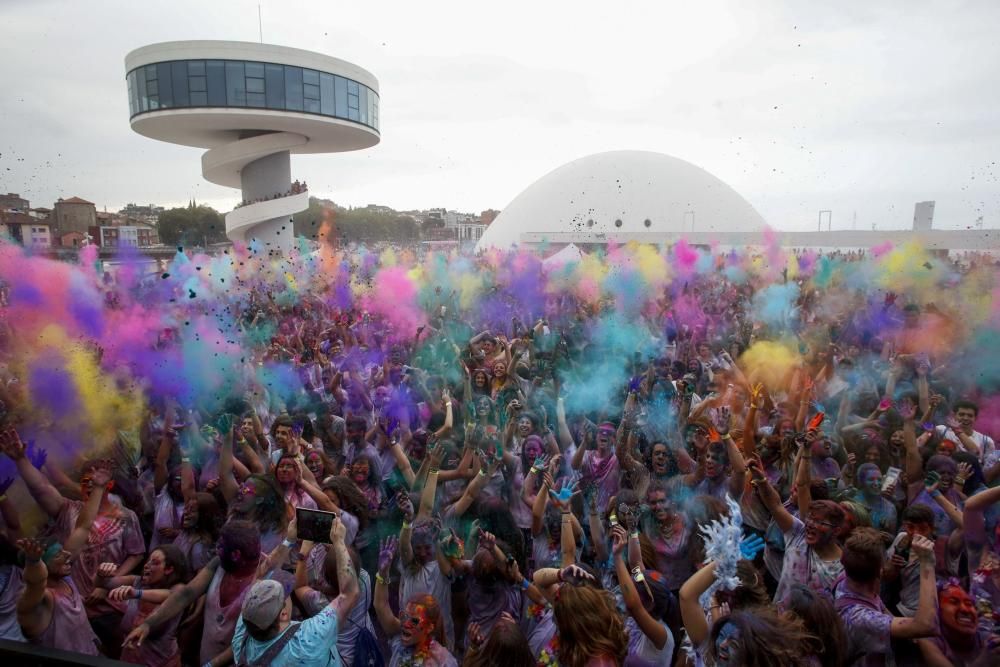 Holi Party en el Niemeyer