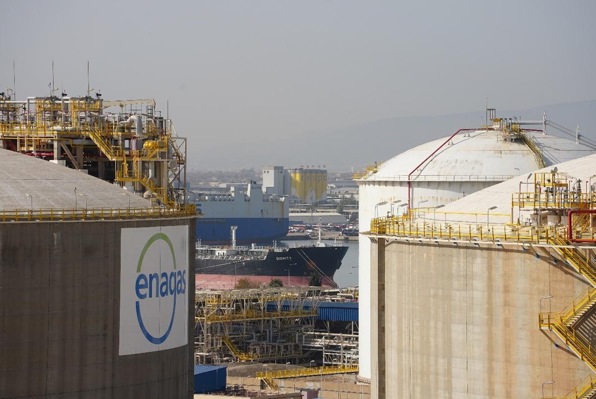 El Port de Barcelona recupera el trànsit de líquids a granel, encapçalat pel gas natural