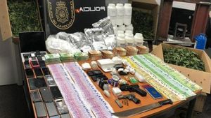 Drogas y dinero intervenidos en una de las fases de la Operación Pólvora.