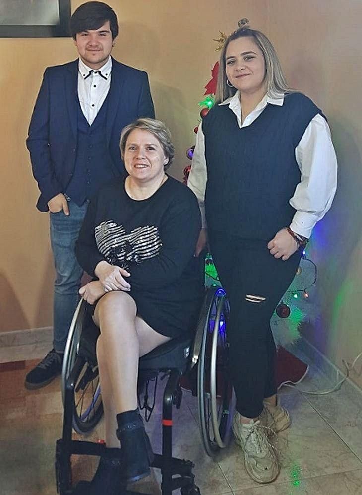 Mónica Mera con sus hijos: Alba y Fran.