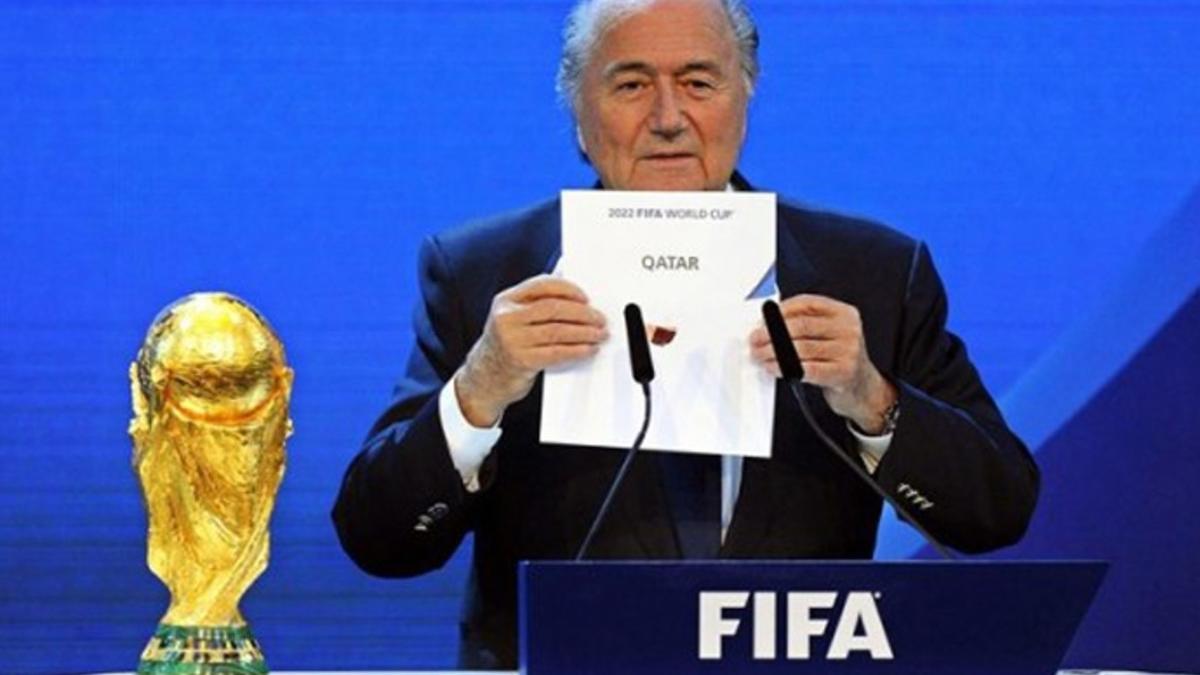 Blatter, ex presidente de la FIFA, reconoce sorteos amañados en la UEFA