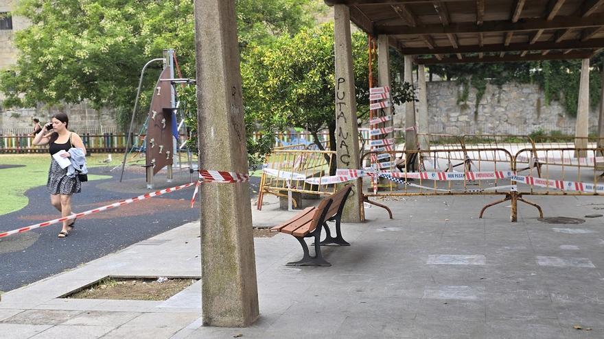 Niños y padres, pendientes del parque de A Xunqueira
