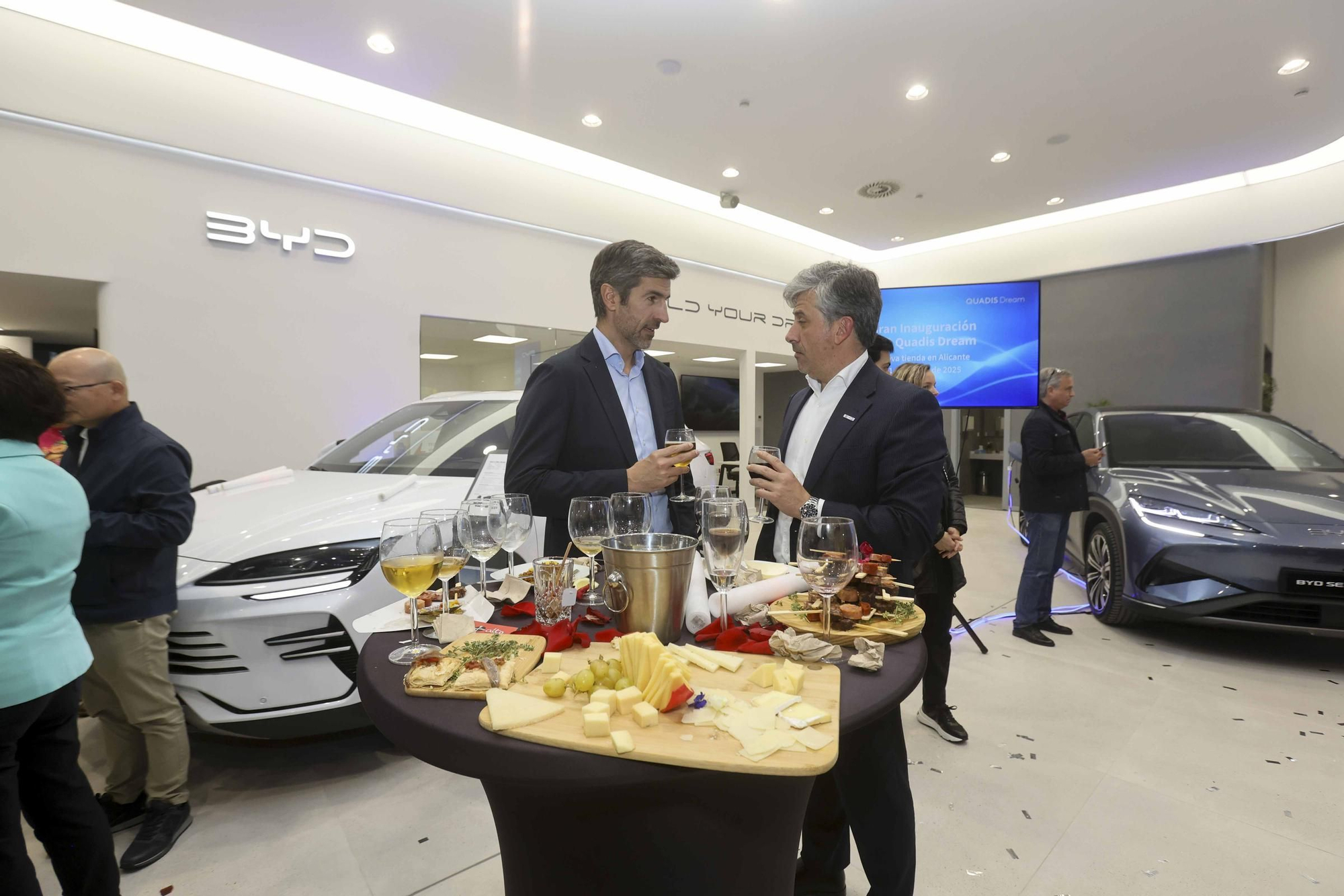 QUADIS Dream inaugura el primer centro BYD en Alicante.