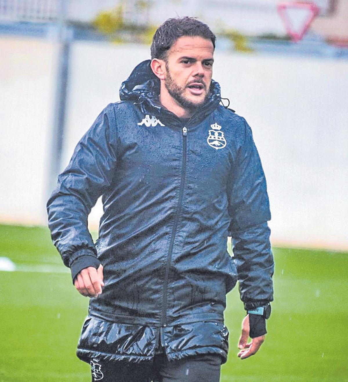 Róber Hernández, dirigiendo al Real Unión en Málaga.