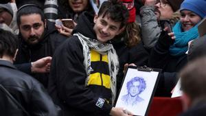 Chalamet sorprèn com a Dylan  en un biopic que simplifica el mite