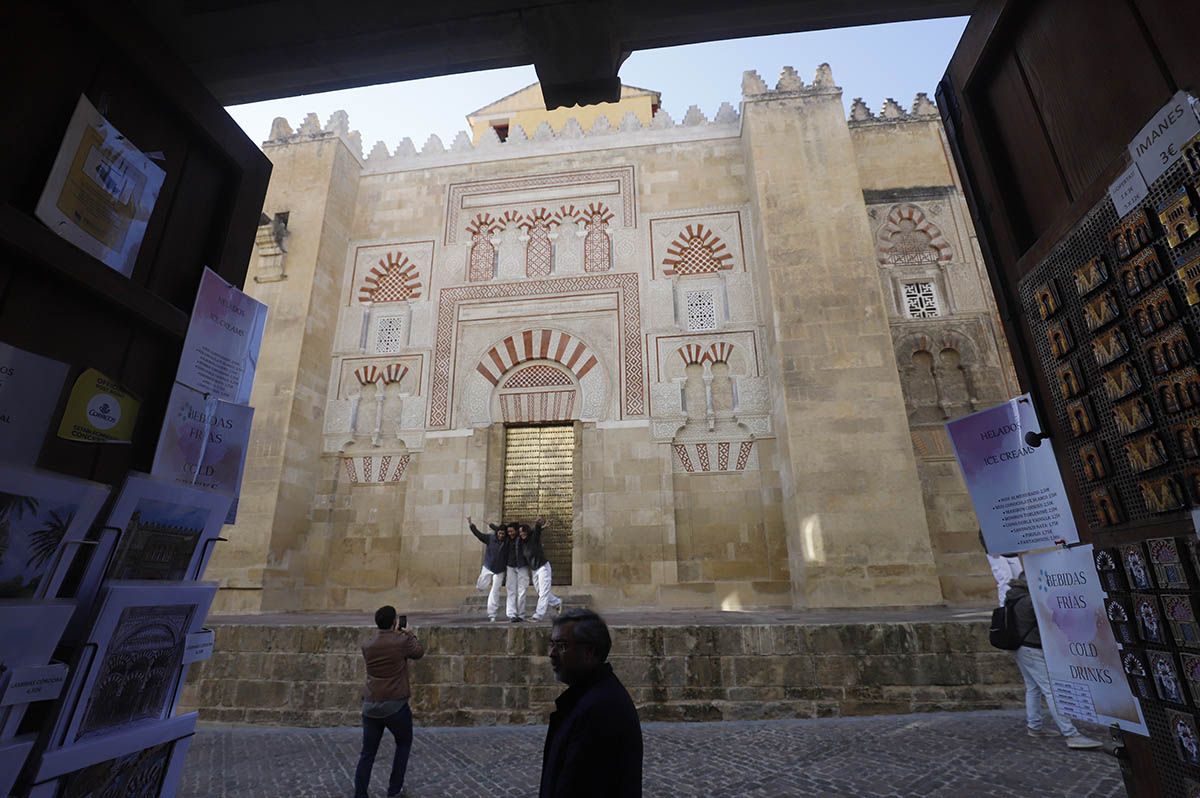 Así luce la puerta de la Concepción Antigua de la Mezquita tras su restauración