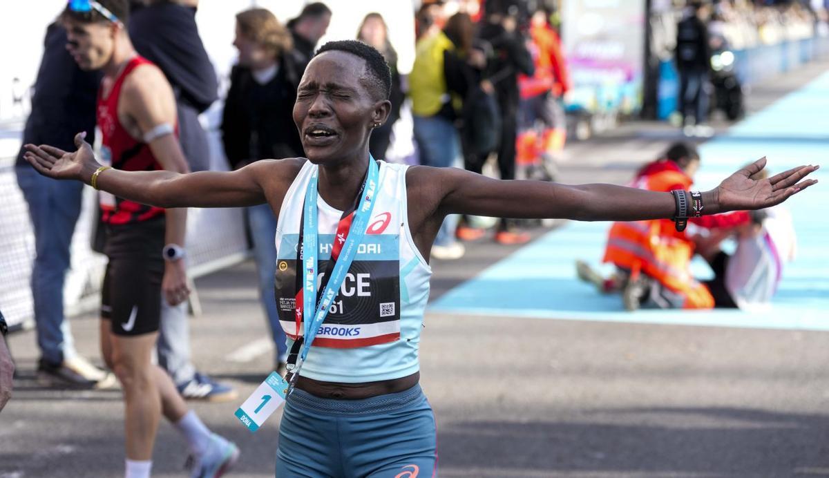 Chemnung bat el rècord femení de la Mitja Marató