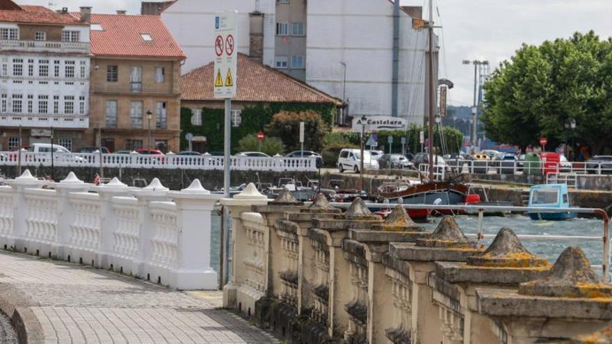 El Concello completa el pintado de la balaustrada de Carril