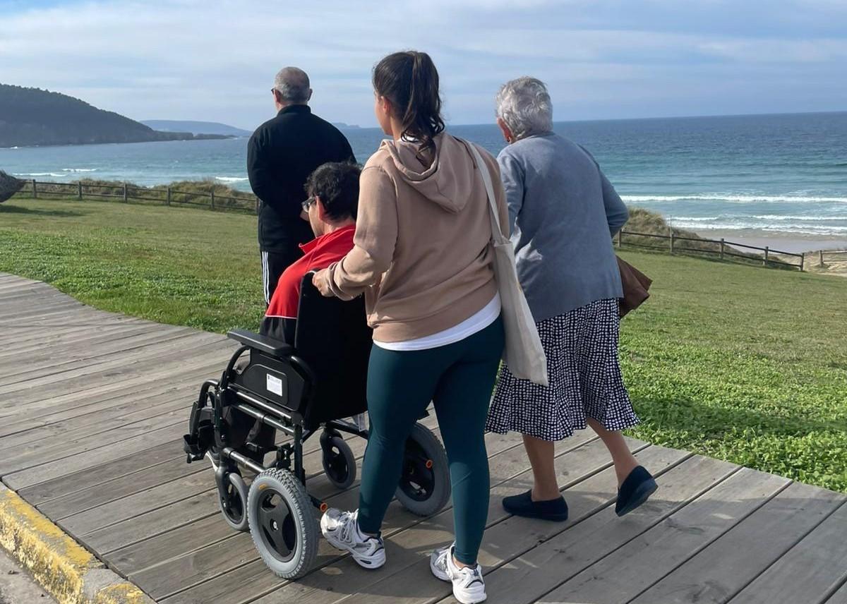 Afaber e Un paso máis consideran vital velar polo benestar das persoas coidadoras.