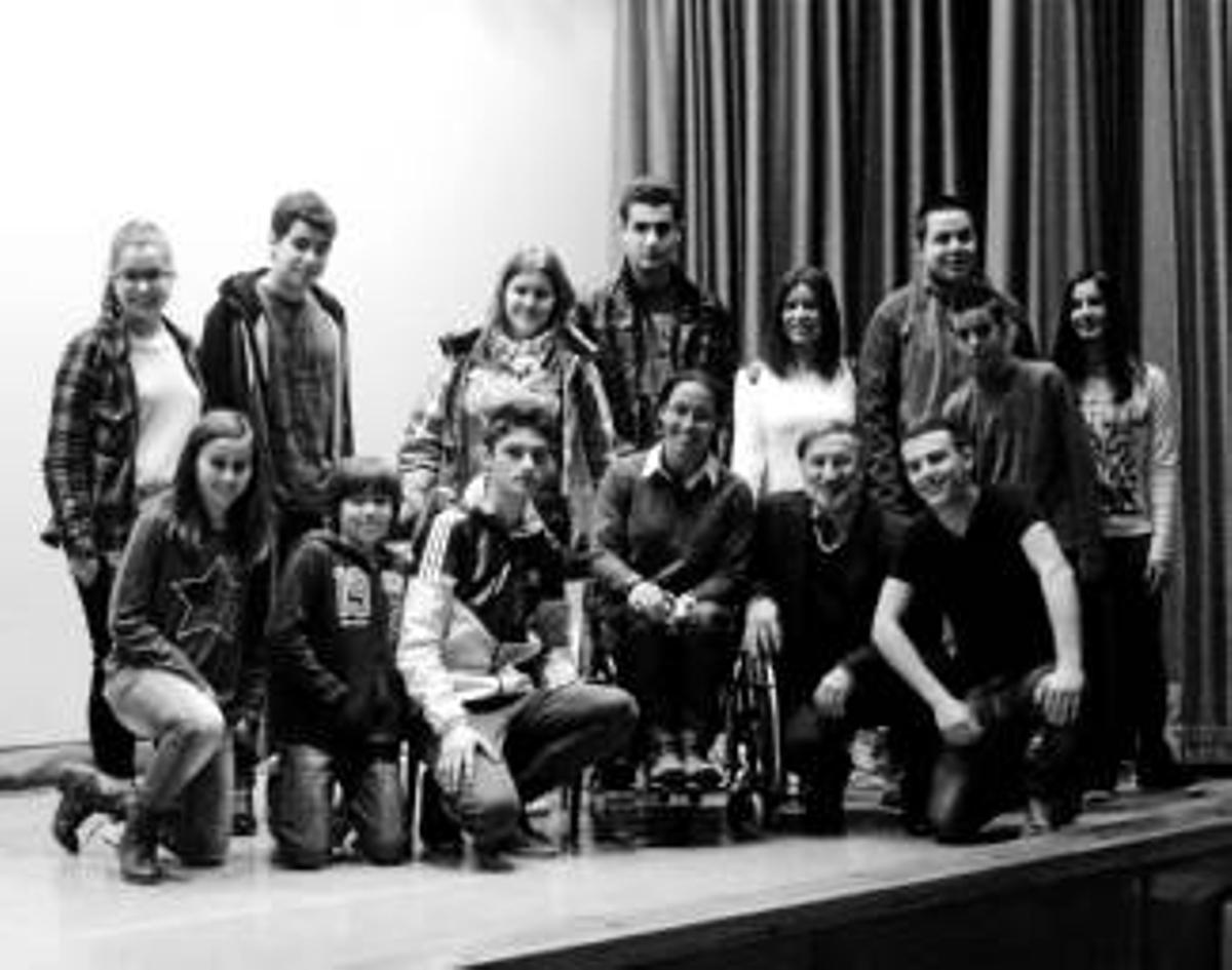 Teresa Perales visitó el colegio Salesiano