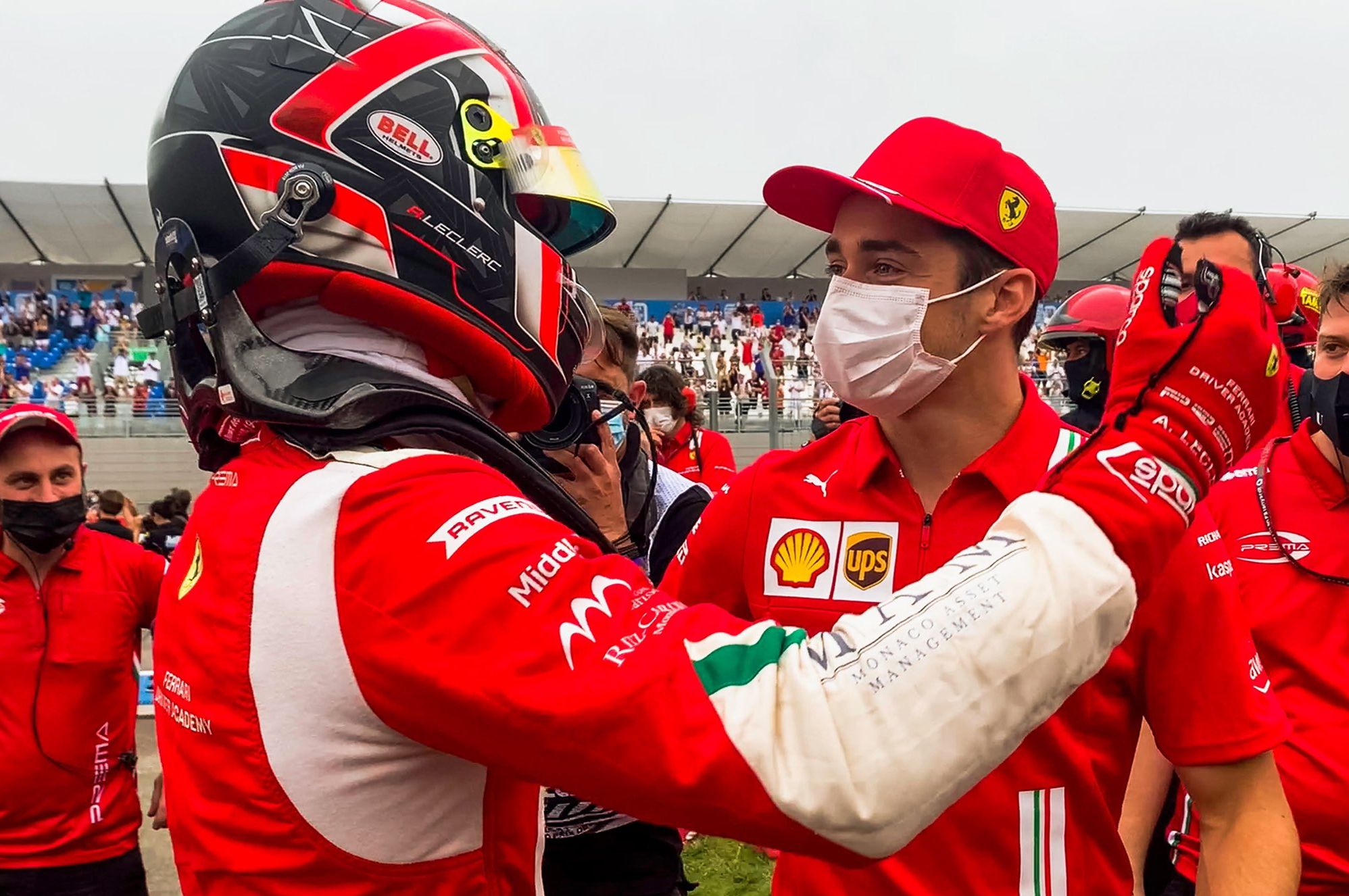 Charles Leclerc felicita a su hermano Arthur por su victoria en Francia