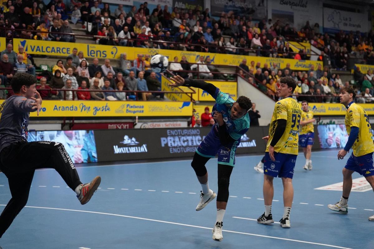 Lance del encuentro entre Ángel Ximénez y el Villa de Aranda.