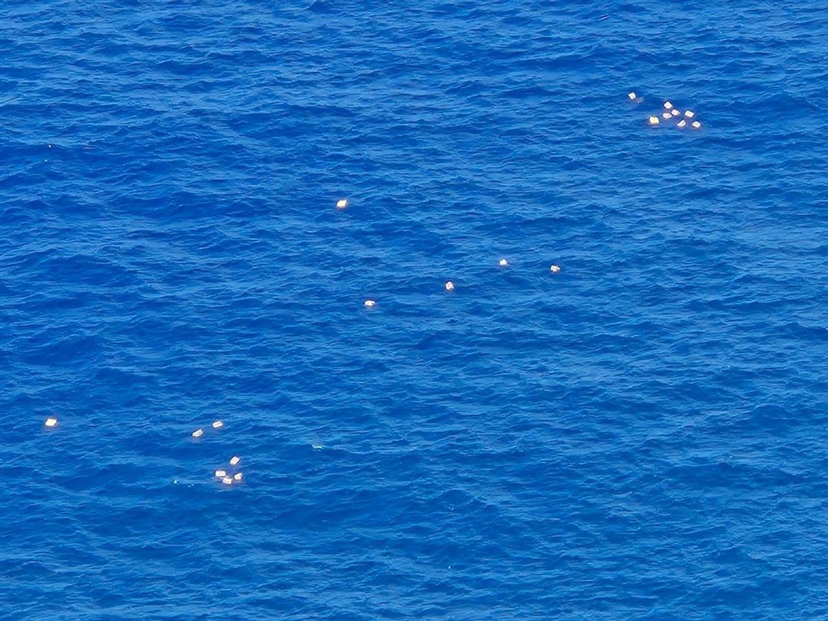 Fardos de cocaína desde tierra