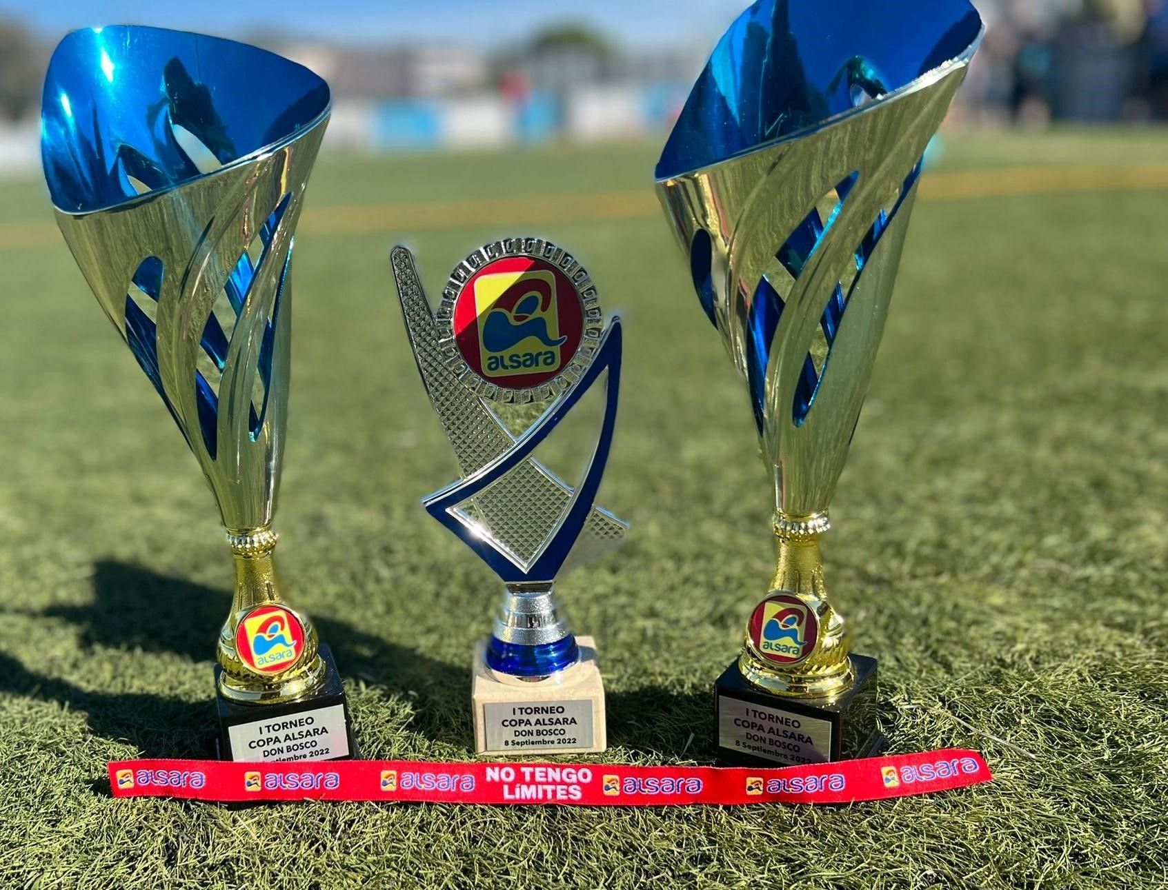 Trofeos entregados en la primera edición de la Copa Alsara.