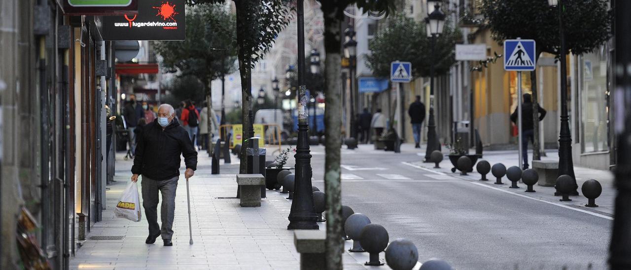 Gente en calles de A Estrada.