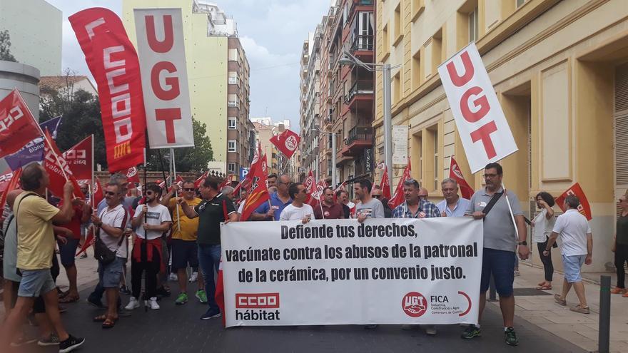 Los sindicatos del azulejo empiezan la movilización en la calle por el convenio colectivo