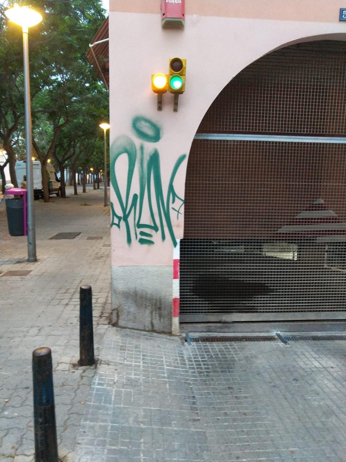 Emaya elimina 77 grafitis en Son Gotleu y recupera 270 metros cuadrados de fachadas