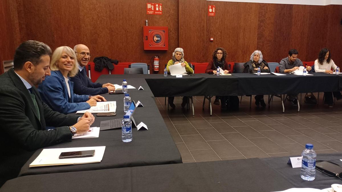 Alba Barnusell amb càrrecs electes del Berguedà, aquest dimecres a Berga