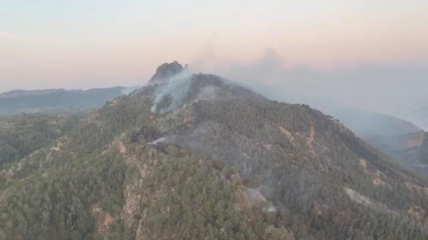 Así amanece el incendio de El Valle-Carrascoy en Murcia: imágenes captadas desde el aire