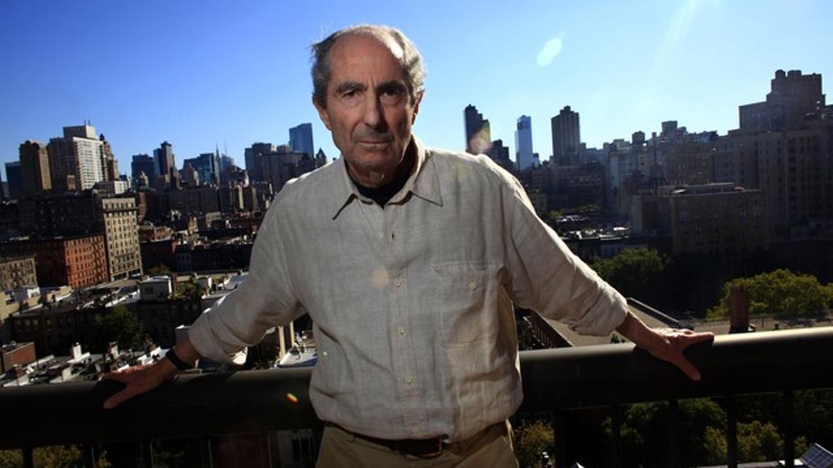 Philip Roth, con Nueva York, al fondo, en una imagen del 2010.