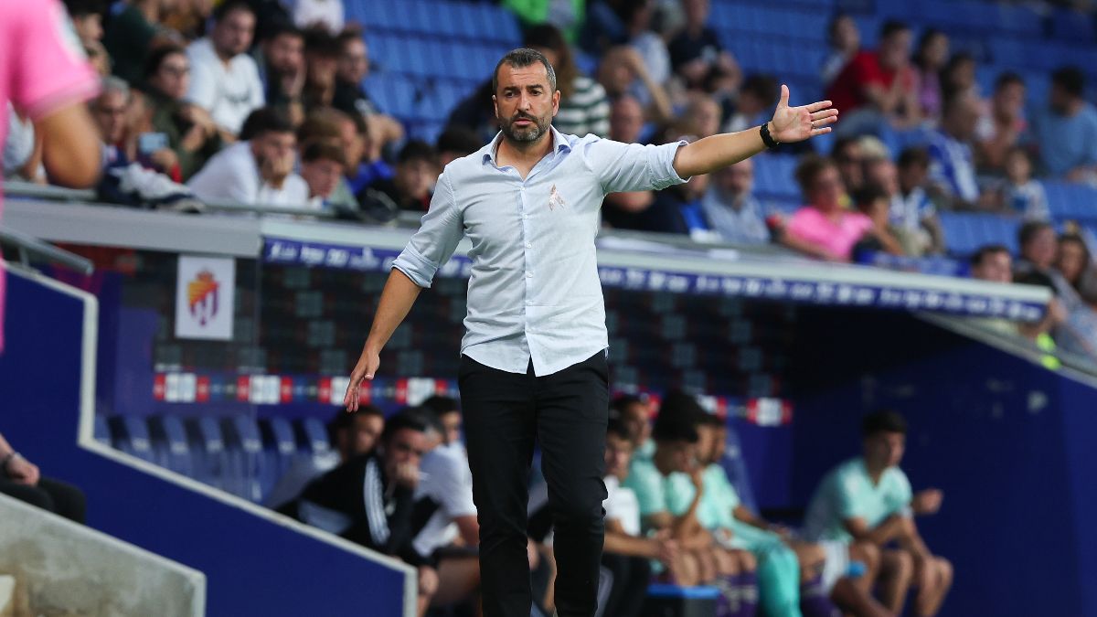 Diego Martínez dando órdenes a sus jugadores