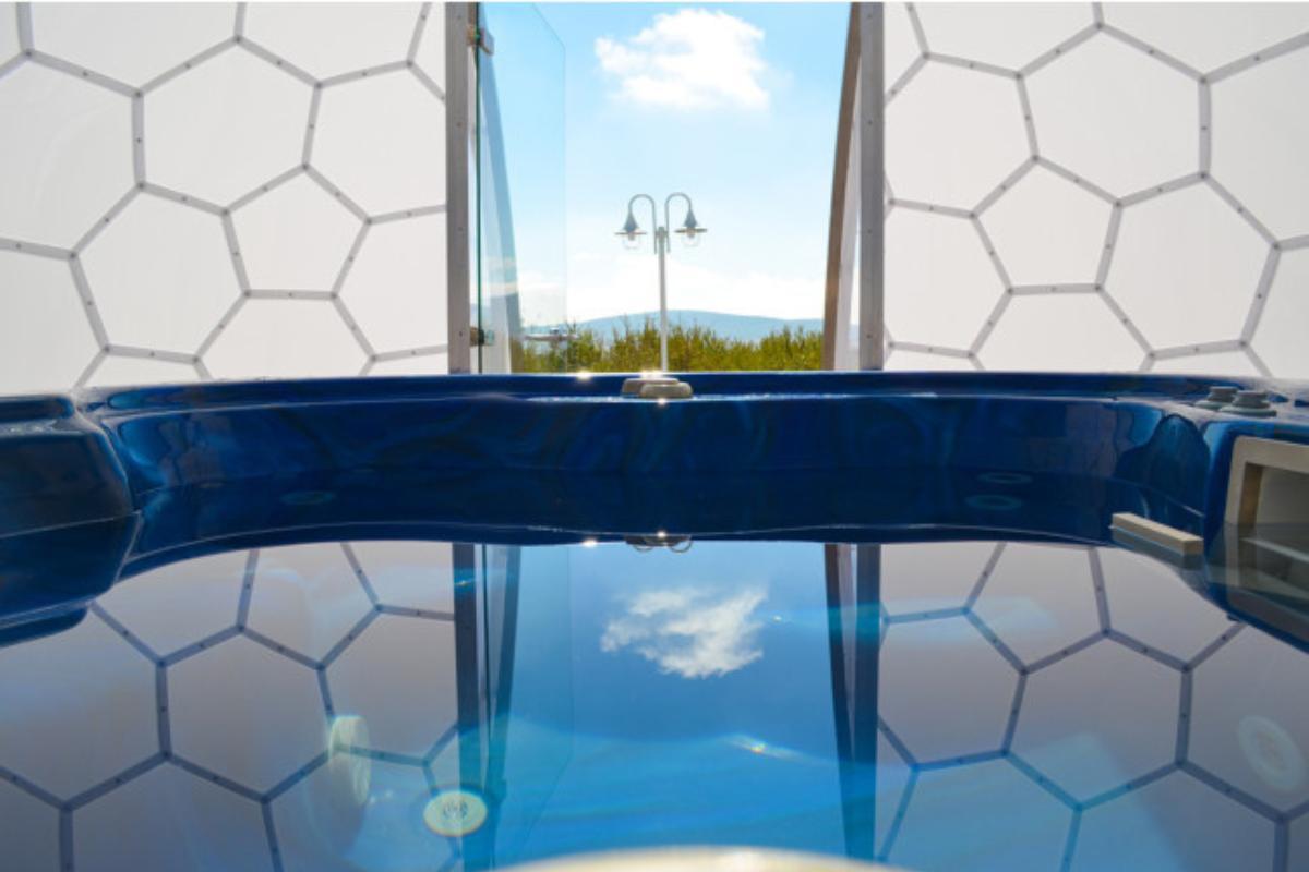 EL jacuzzi de Alojamientos Casa Ruiz en su glamping.