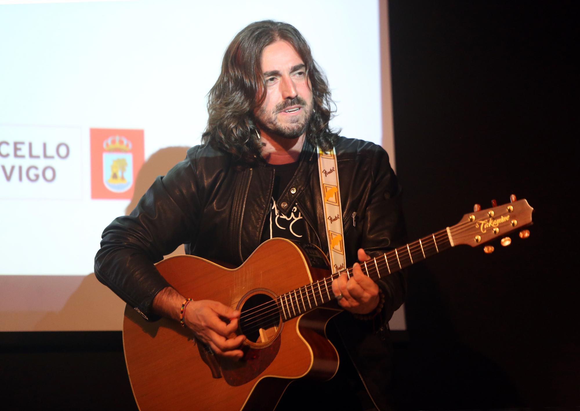 Así fue la visita del músico y compositor Andrés Suárez al Club Faro