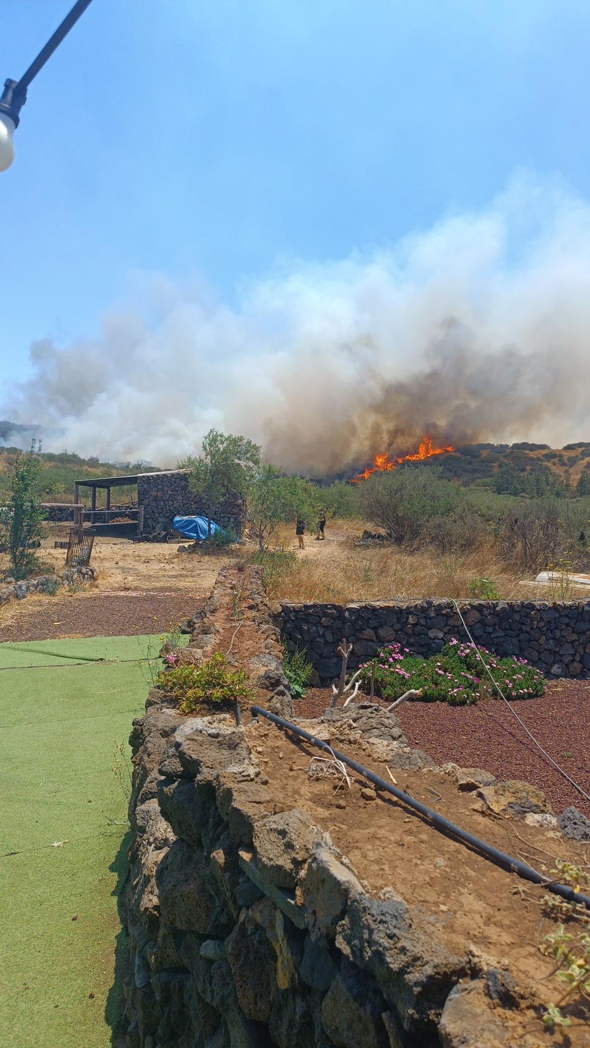 Incendio en el norte de Tenerife, en el municipio de El Tanque