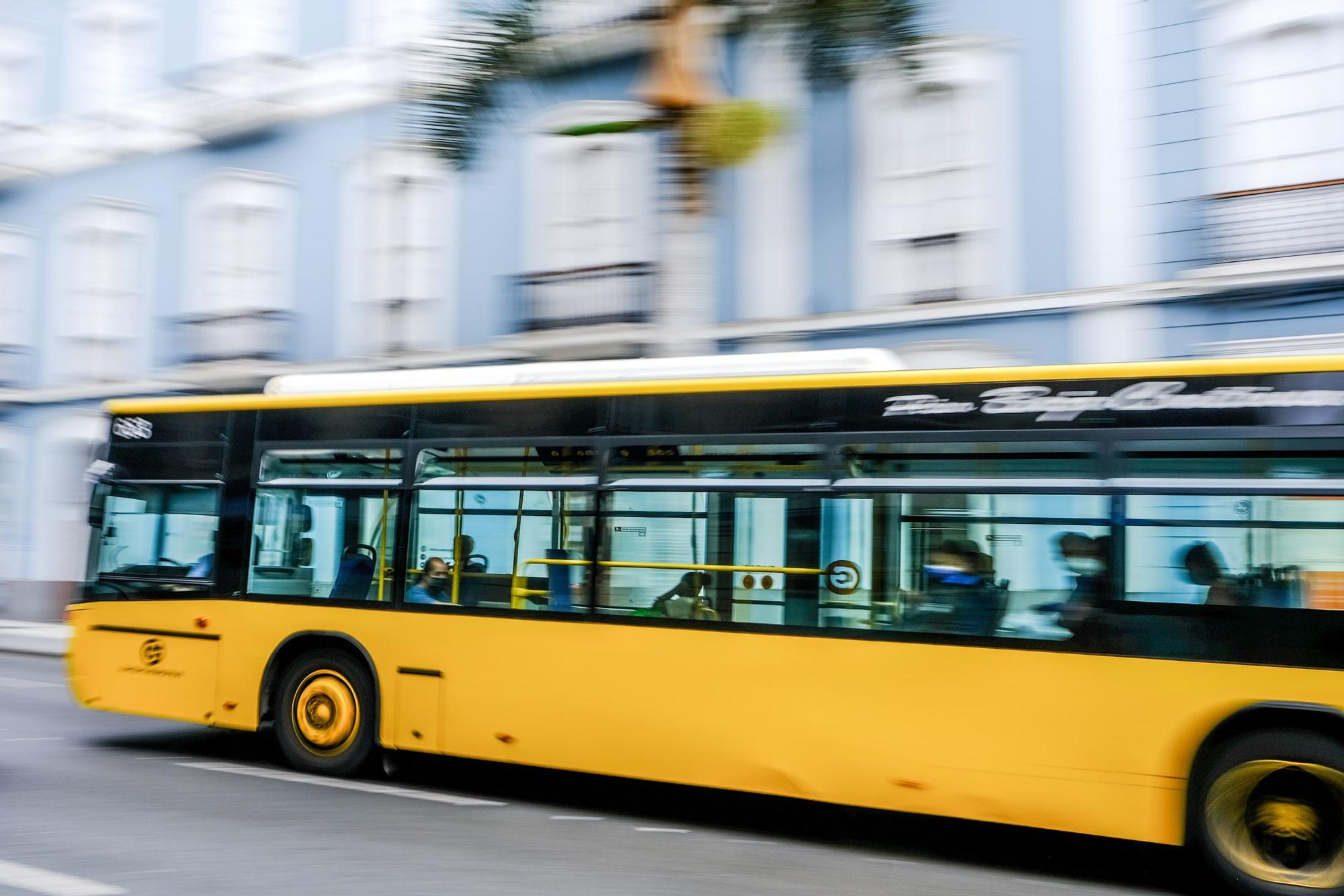 Primer día de rebaja con los bonos de transporte al 50%