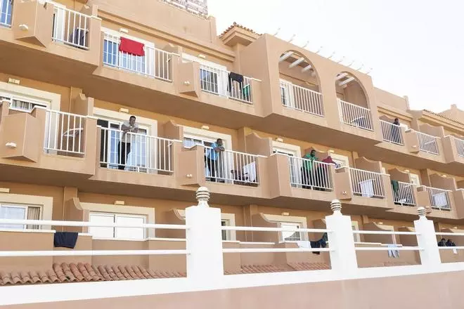 El Estado aloja a 745 migrantes en un hotel de Fuerteventura ante la falta de espacios