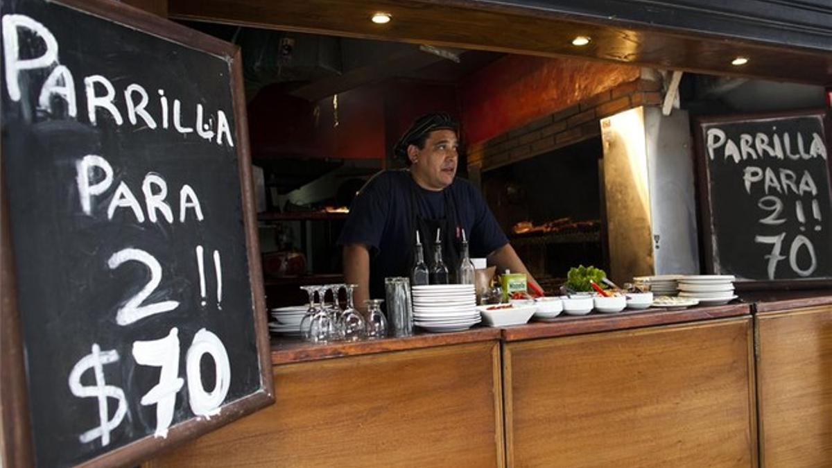Imagen de un restaurante en Buenos Aires, con los precios en pesos.