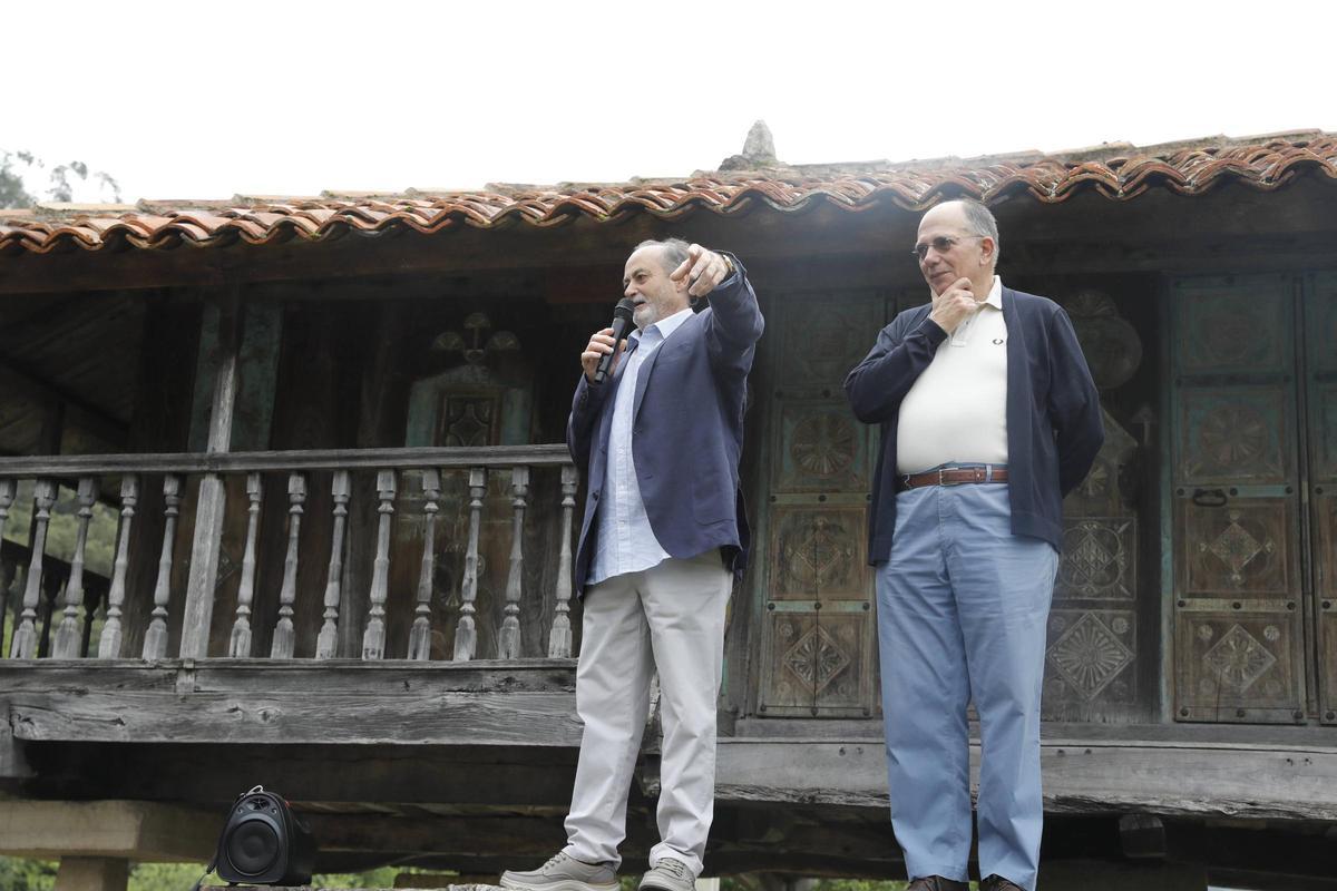 La comitiva portuguesa de "Terras sem sombra", "fascinada" con los hórreos de Ribera de Arriba, en imágenes