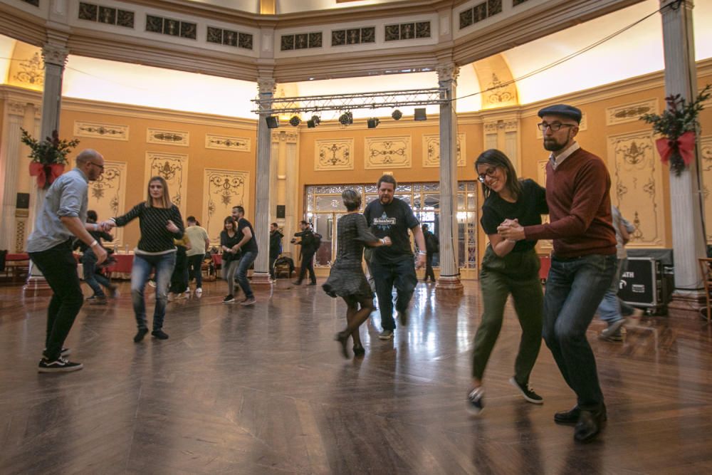 Alcoy se mueve a ritmo de swing