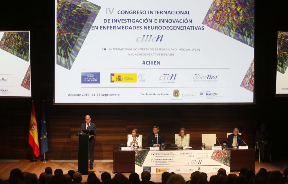 La reina Sofía preside el IV Congreso Internacional de Enfermedades Neurodegeneratiavas en Alicante