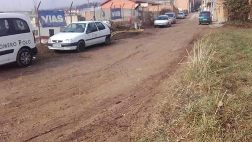 Carrer Pla de l&#039;Alemany en el tram de 75 metres que s&#039;han d&#039;urbanitzar per donar accés al nou institut