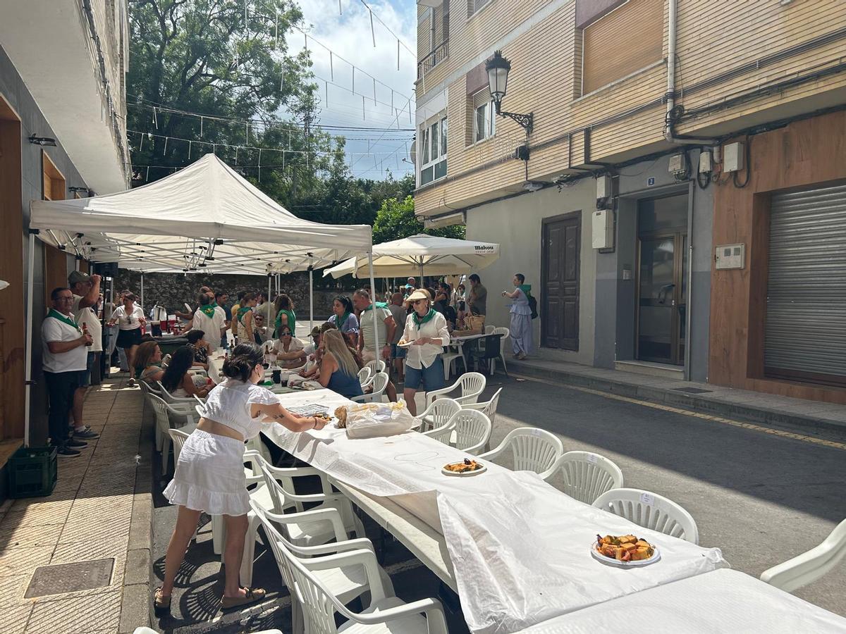 EN IMÁGENES: Comida en la calle en el Festival de la Sidra de Nava