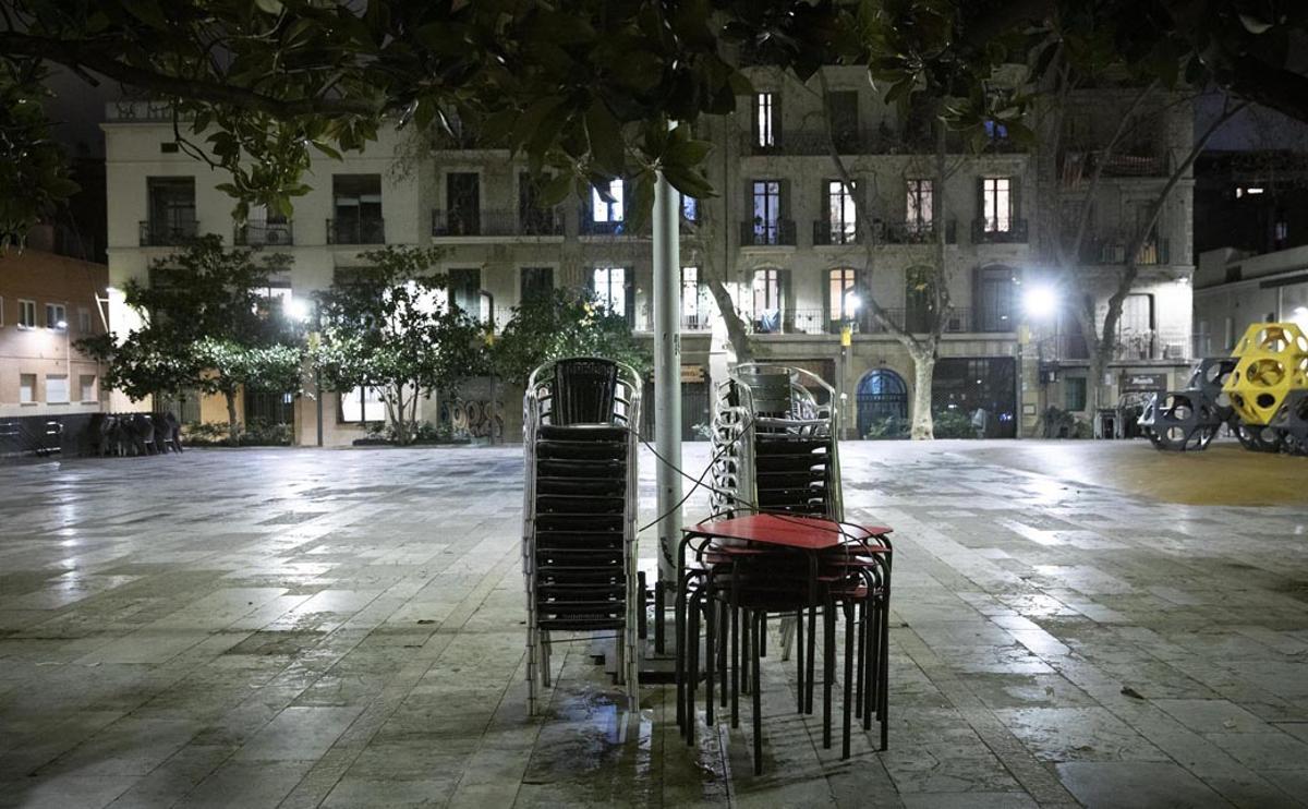 La plaça del Sol sigue vacía en enero de 2021, tres meses después de ser decretado el toque de queda.