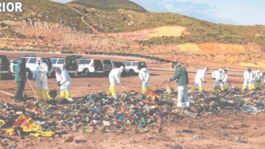 Una veintena de guardias civiles peina el vertedero de Dos Aguas