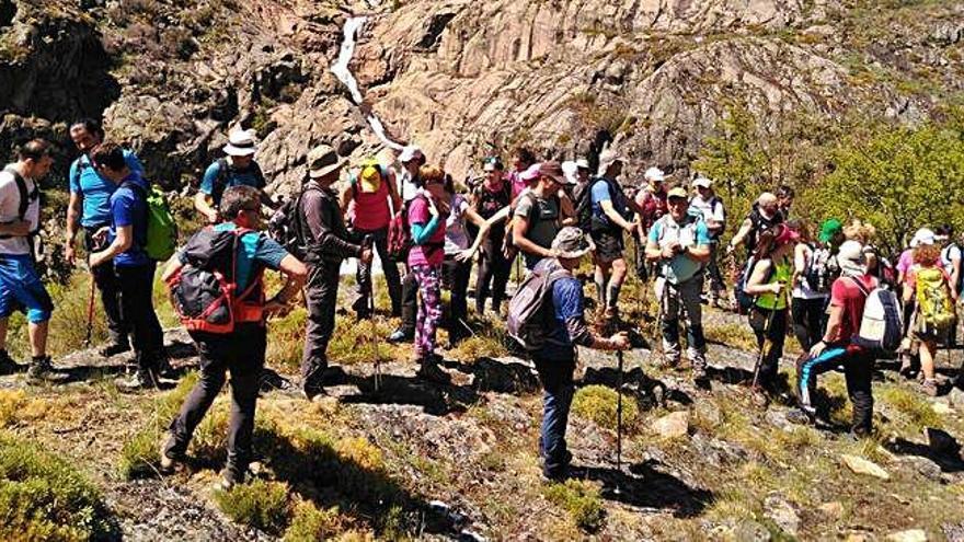 El Club Montañero reanuda la realización de rutas por la travesía del Cañón del Tera