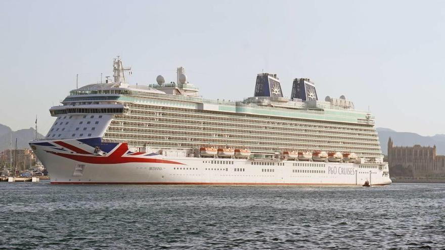 El buque ´Britannia´, ayer en su escala en Palma.