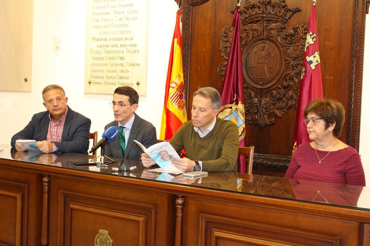 Luis Martínez, hablando durante la presentación de los actos.