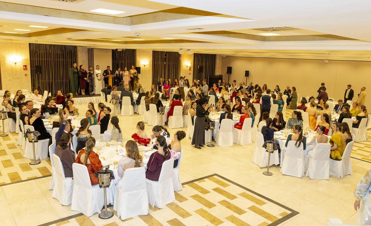 Cena de gala en las convivencias de las candidatas a Bellea del Foc Cena de gala en las convivencias de las candidatas a Bellea del Foc