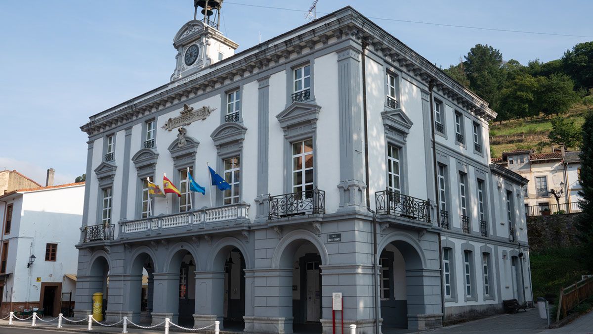 Más allá del mercado, la visita a Pola de Allande invita a descubrir su patrimonio