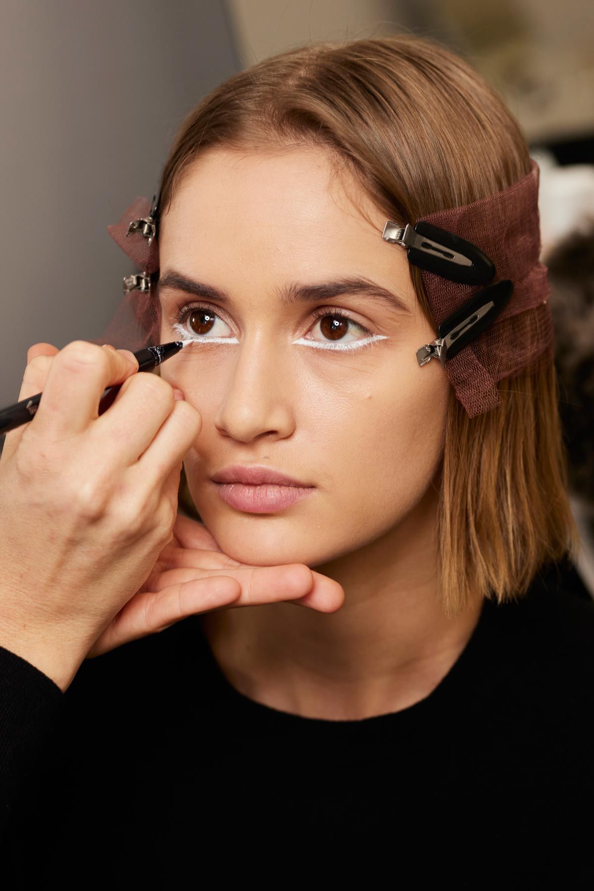 Eyeliner' blanco, el truco de maquillaje que agranda los ojos e ilumina la  mirada - Woman