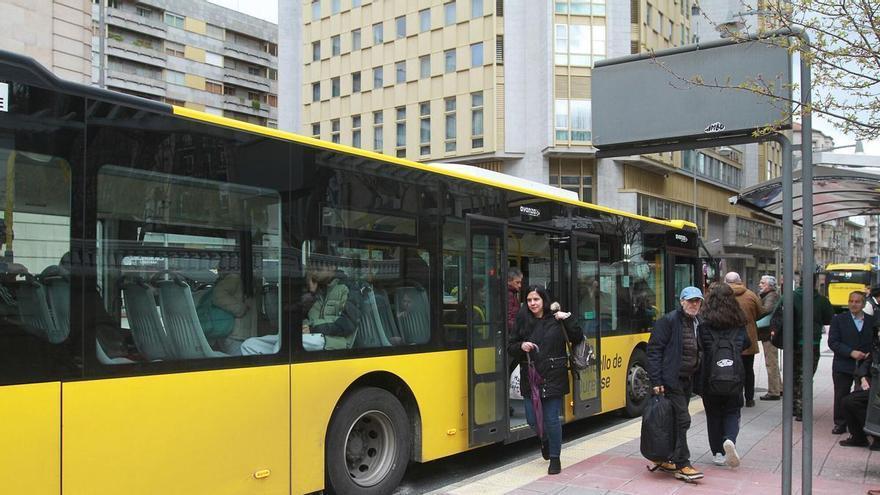 Condenan a la empresa de bus de Ourense y al seguro a indemnizar a una viajera herida en una «estampida» tras una explosión