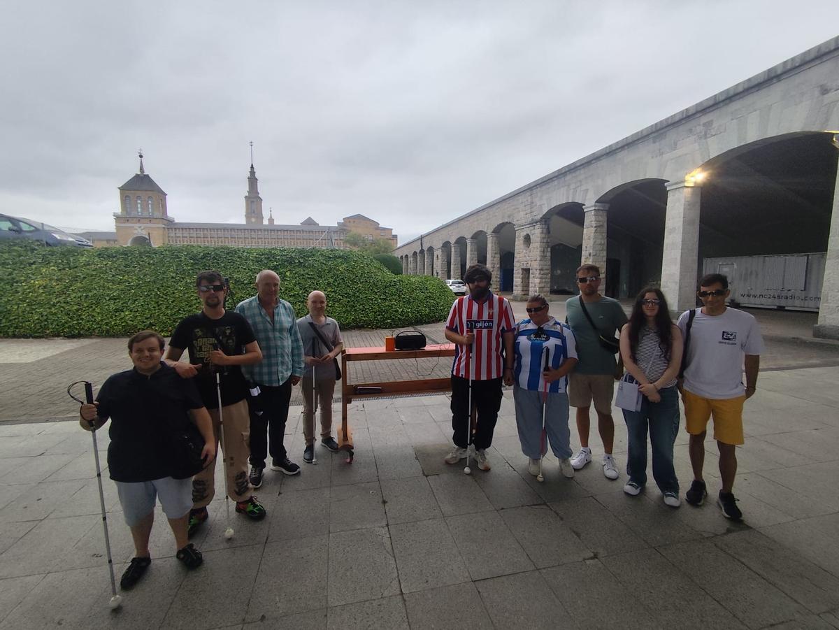 Gijón vive el eclipse entre reencuentros y la ilusión de “sentir” el fenómeno